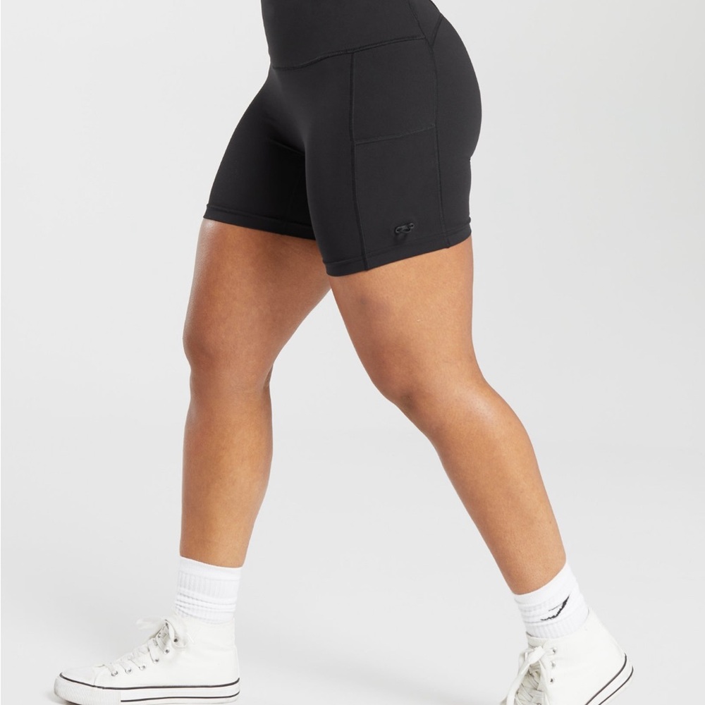 Gymshark Black Legacy Shorts - Picture 3 of 7